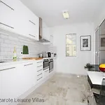 Benedicte Sea View, Heated Pool, Bedroom A/c, Wifi, Sky, Short Walk To Puerto Del Carmen فيلة
