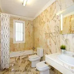 Benedicte Sea View, Heated Pool, Bedroom A/c, Wifi, Sky, Short Walk To Puerto Del Carmen فيلة *