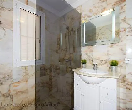 Benedicte Sea View, Heated Pool, Bedroom A/c, Wifi, Sky, Short Walk To Puerto Del Carmen * 蒂亚斯