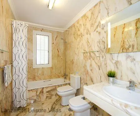 Benedicte Sea View, Heated Pool, Bedroom A/c, Wifi, Sky, Short Walk To Puerto Del Carmen 别墅 *