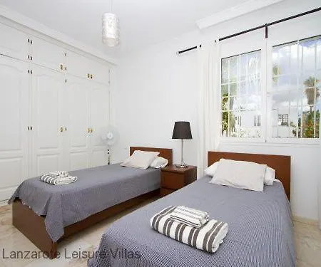 Benedicte Sea View, Heated Pool, Bedroom A/c, Wifi, Sky, Short Walk To Puerto Del Carmen فيلة *