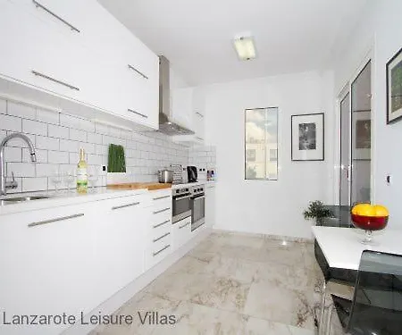 Benedicte Sea View, Heated Pool, Bedroom A/c, Wifi, Sky, Short Walk To Puerto Del Carmen Villa