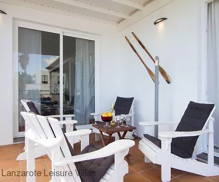 Benedicte Sea View, Heated Pool, Bedroom A/c, Wifi, Sky, Short Walk To Puerto Del Carmen Tías