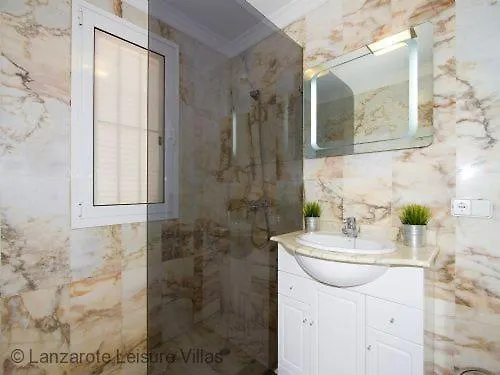 Benedicte Sea View, Heated Pool, Bedroom A/c, Wifi, Sky, Short Walk To Puerto Del Carmen * تياس