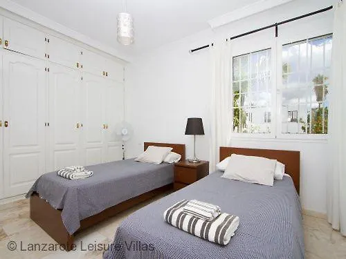 Benedicte Sea View, Heated Pool, Bedroom A/c, Wifi, Sky, Short Walk To Puerto Del Carmen فيلة *